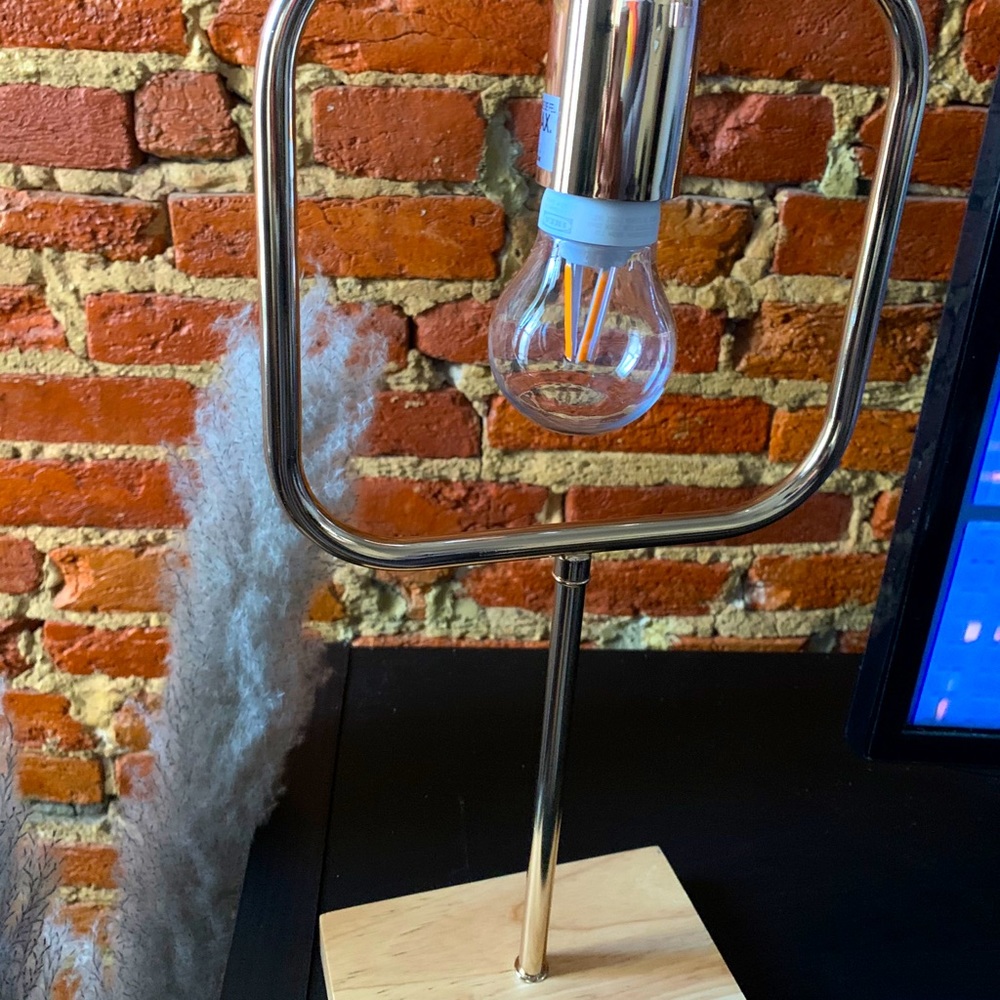 Lux Lighting Modern Gold Lamp Set (2), NEW